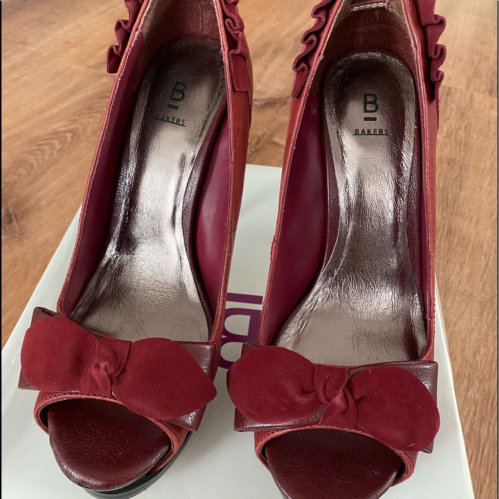 Bakers Burgundy peep toe high heels. Size 5.5.